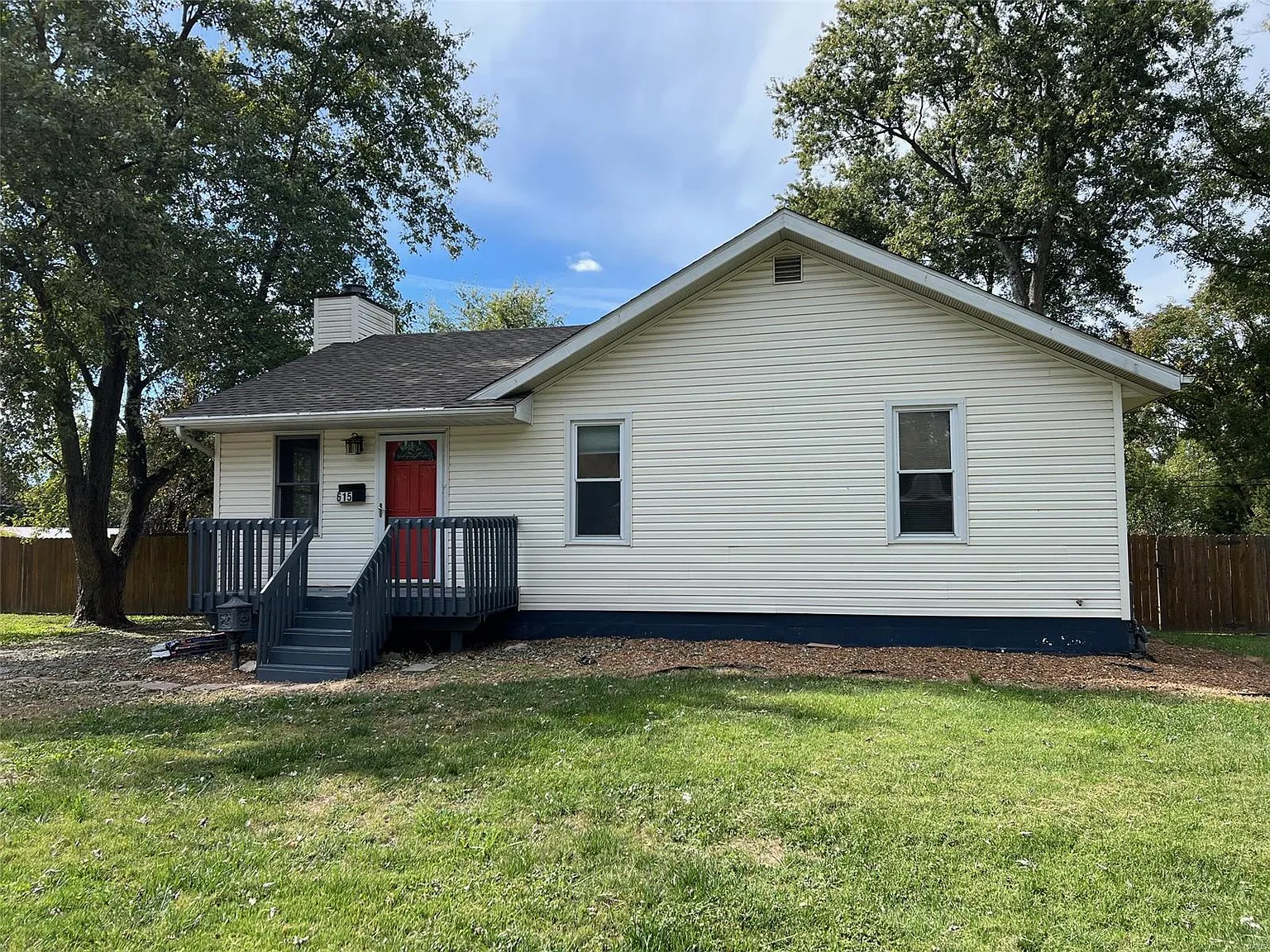 615 Voge St photo 1