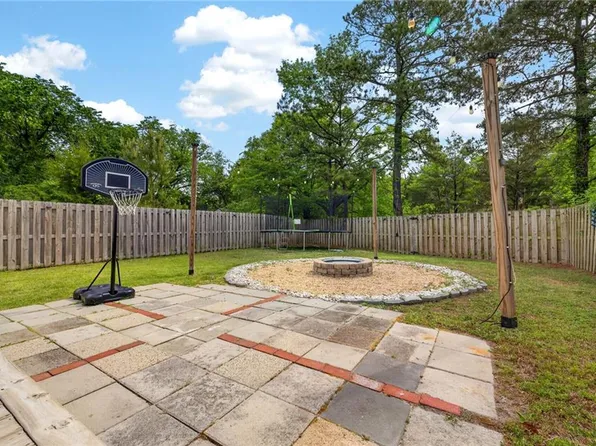322 Snowberry Ln, Chesapeake, VA 23320