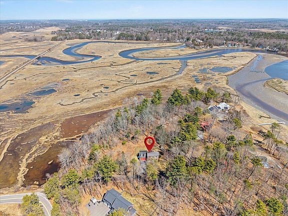 3rd image of 104 Winnocks Neck Road