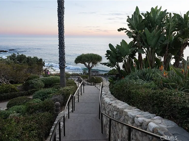 558 Cliff Dr — Photo 27
