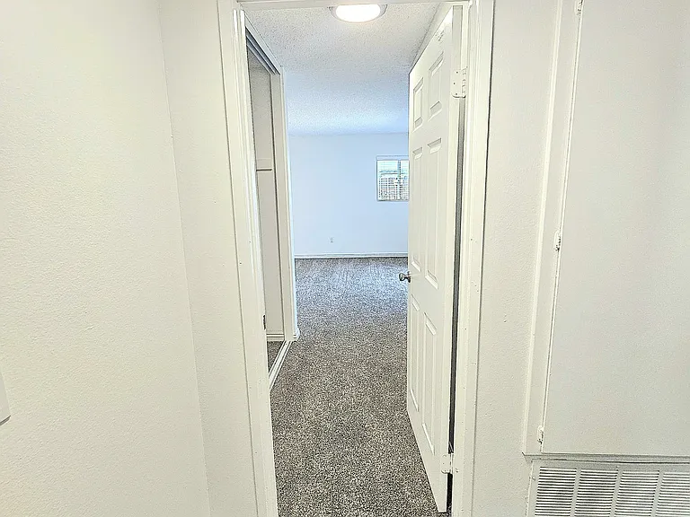 Beach Walk Apartments — Photo 22