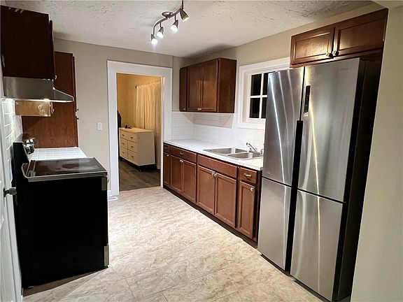 2nd image of 1251 Grandview Blvd
