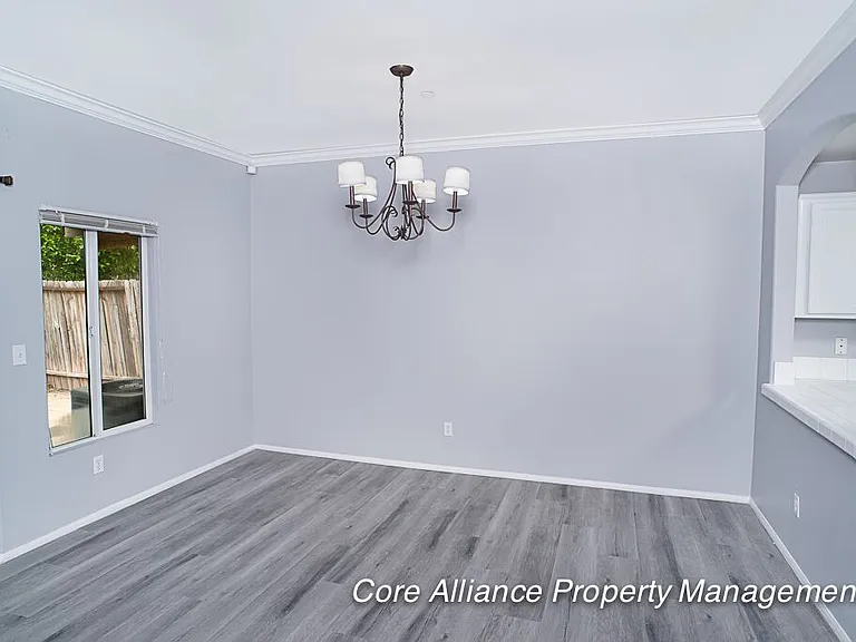 9435 Noble Ave — Photo 3