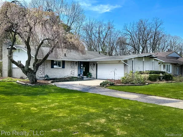 23660 Edinburgh St, Southfield, MI 48033