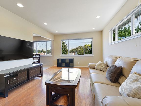 5th image of 209 N San Anselmo Ave