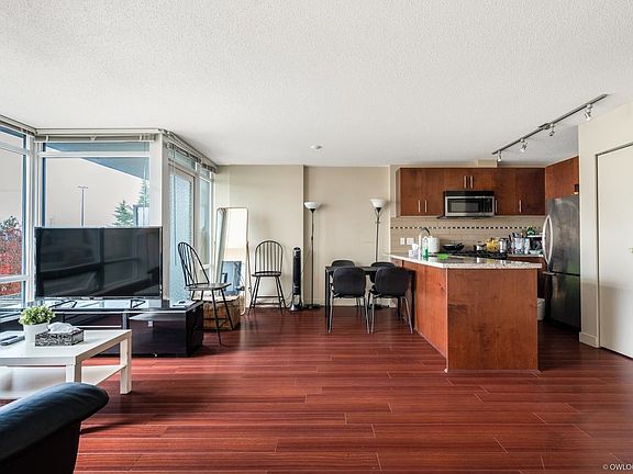 2nd image of 8280 Lansdowne Rd #606