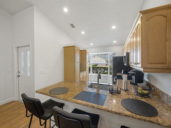 4th image of 8188 SE Fox Hill Pl