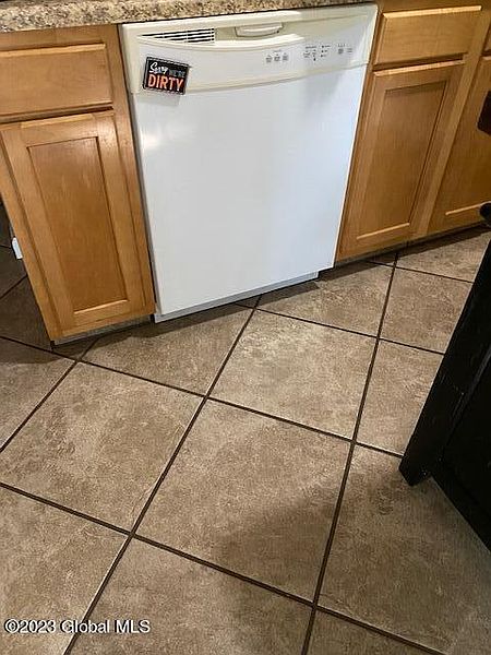 5th image of 33 Lupine Lane