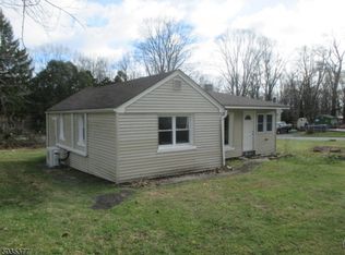 7 N Glenwood Rd, West Milford, NJ 07480