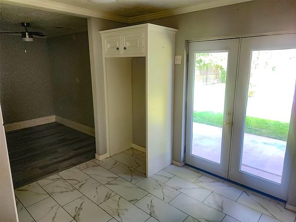 3rd image of 8159 Redfern Dr