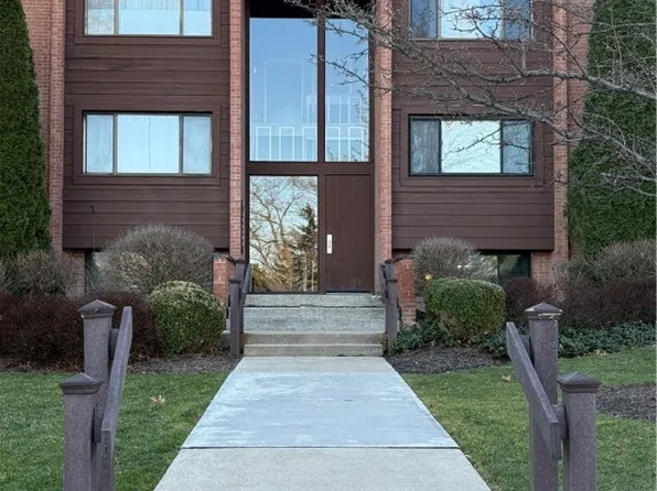 935 Canyon View Rd APT 104, Northfield, OH 44067