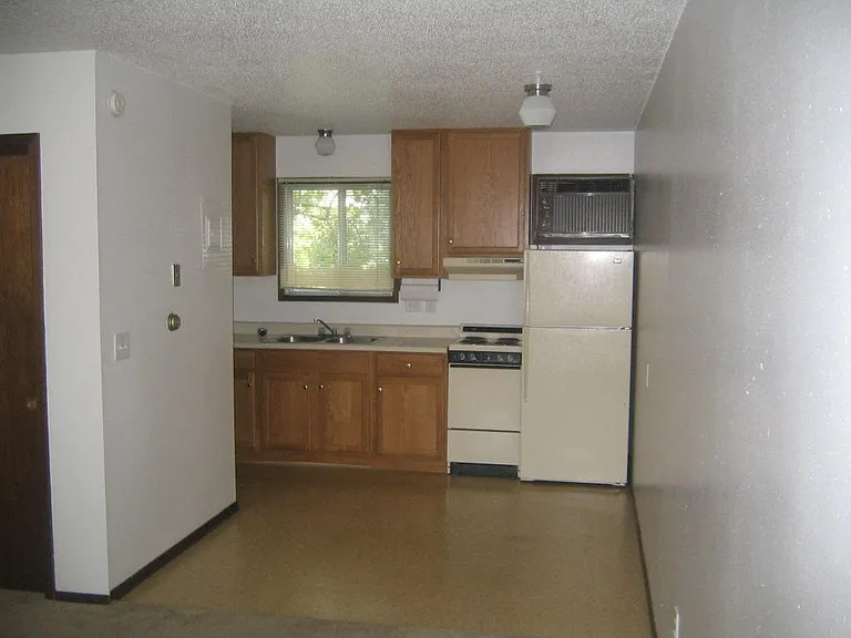 832 Oakcrest St #8 — Photo 5