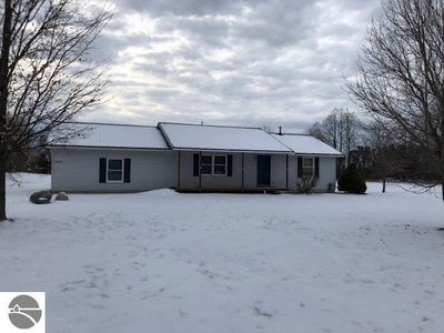 8205 Homestead Rd, Benzonia, MI, 49616