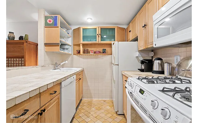 Sold by Douglas Elliman | media 4