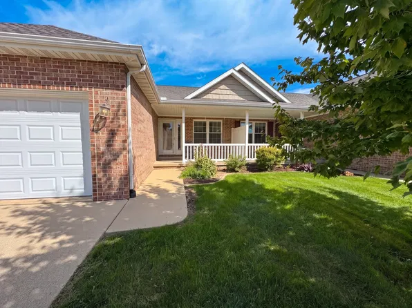 1823 Kingsbury Rd, Washington, IL 61571