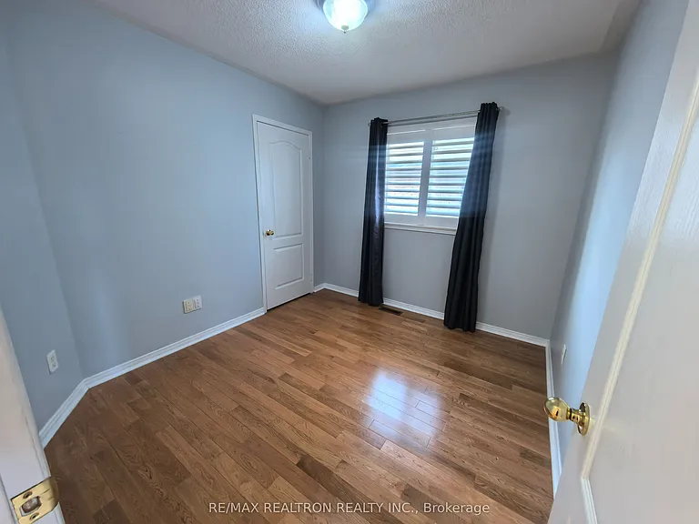 18 Nantucket Dr #MAIN 2ND FLOOR — Photo 28