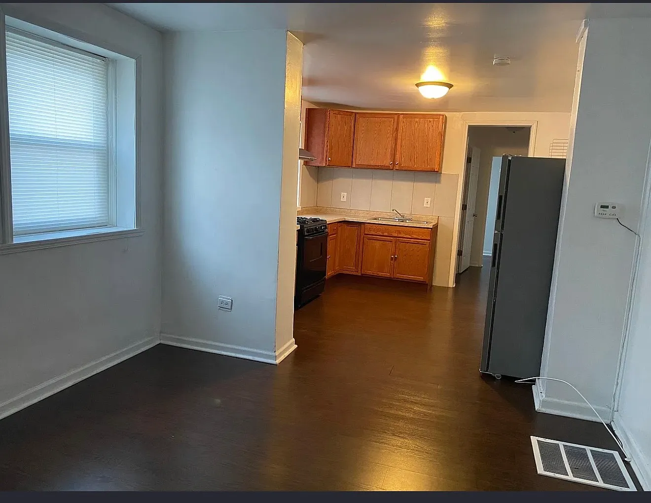 2 bed, 900 sqft, $1,600 — Photo 3