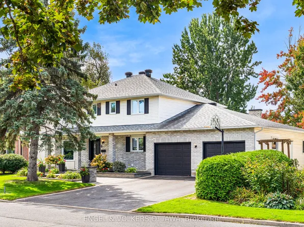 6 Forest Heights Ave, Ottawa, ON K2S 0R4