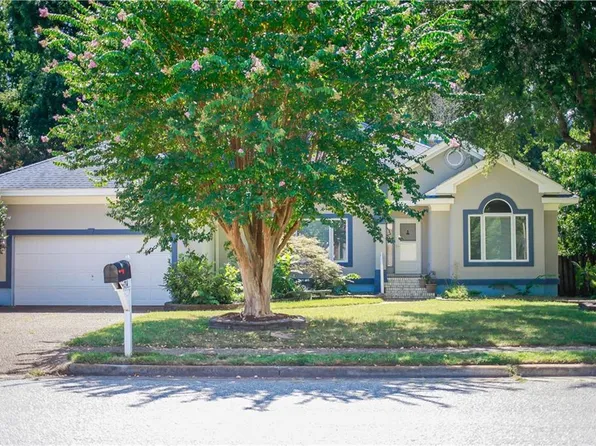 214 Woodburn Dr, Hampton, VA 23664