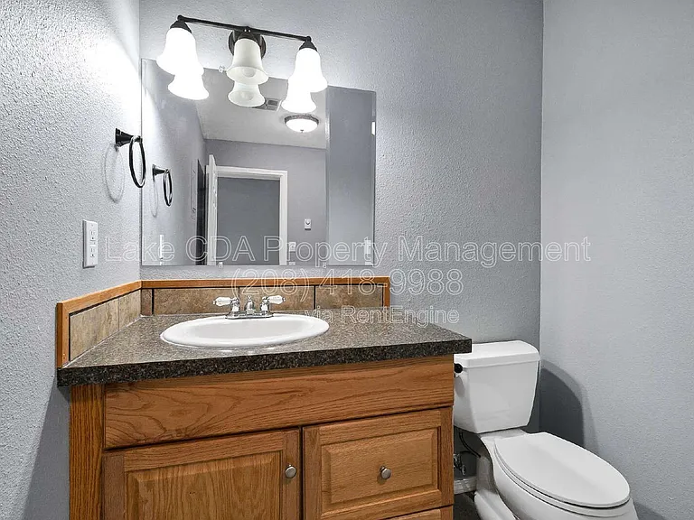 1423 E Lunceford Ln #2 — Photo 6