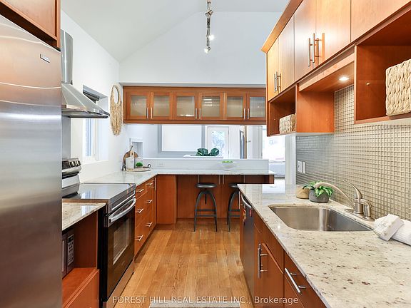 5th image of 22 Whitewood Rd