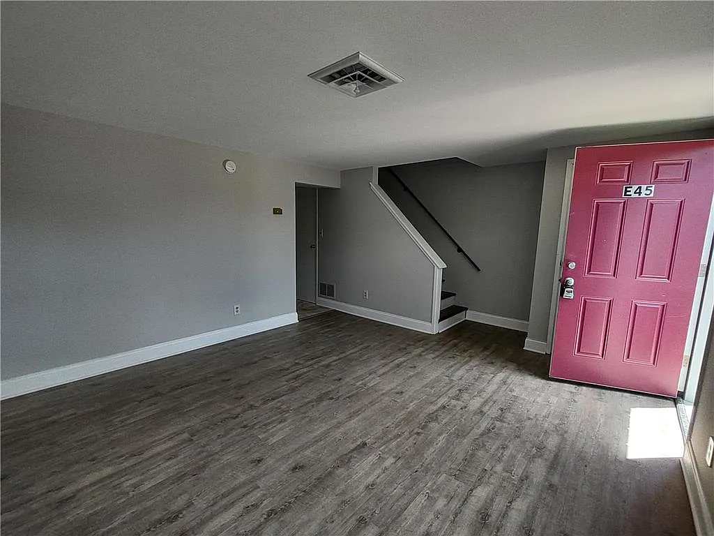 2 bed, 1.0 bath, 1100 sqft, $1,495 — Photo 3