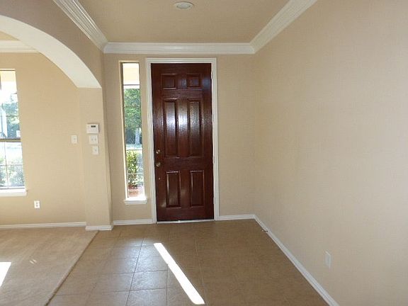 4th image of 922 Wooded Creek Dr