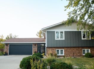 516 10th St SW, Jamestown, ND 58401