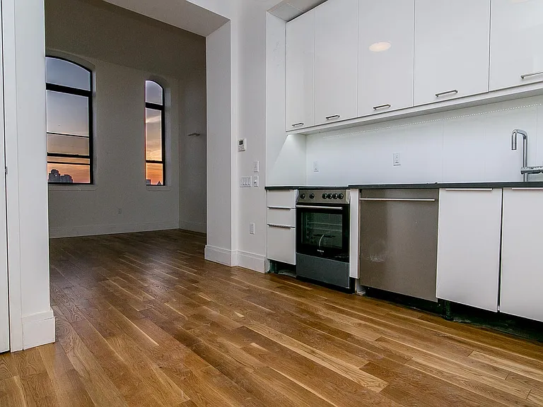 17 Monitor St #5D — Photo 2
