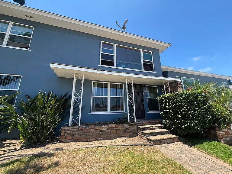 4106 Ingraham St — Photo 1