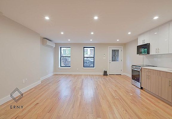 2nd image of 435 Quincy St #1C