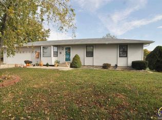 5216 NW Green Hills Rd, Topeka, KS 66618