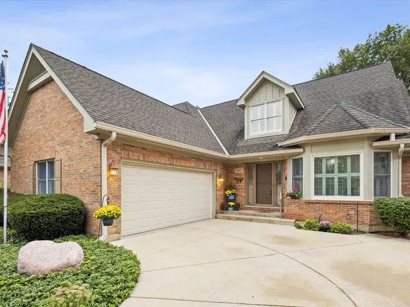 933 Wedgewood Dr, Crystal Lake, IL 60014