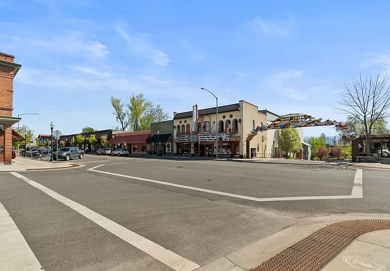 900 Westwood Dr — Photo 28