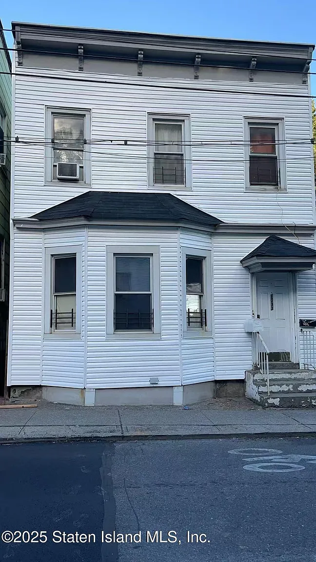 1033 Van Duzer St photo 1