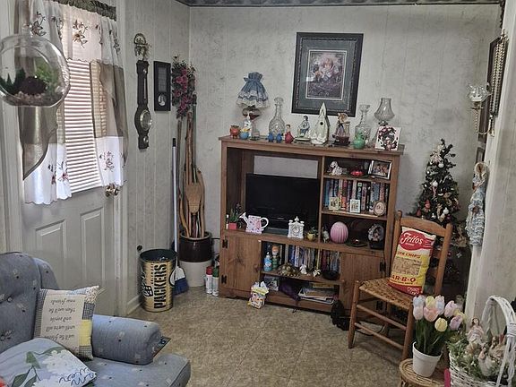 2nd image of 683 Mountain Hill Rd