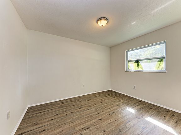 3rd image of 1233 Idlewild Ct #1233