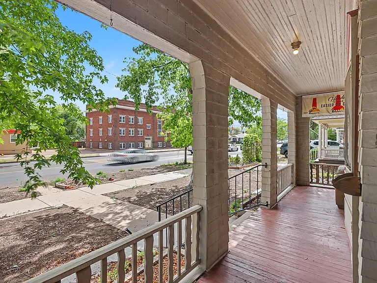 416 E Uintah St — Photo 3