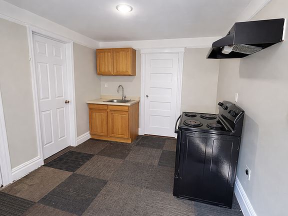 2nd image of 567 S Clinton St #3