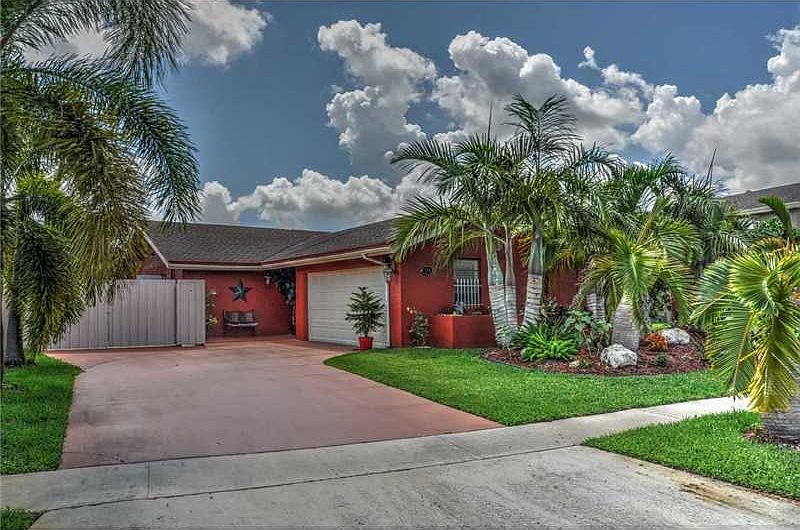 1st image of 720 NW 49th Ave