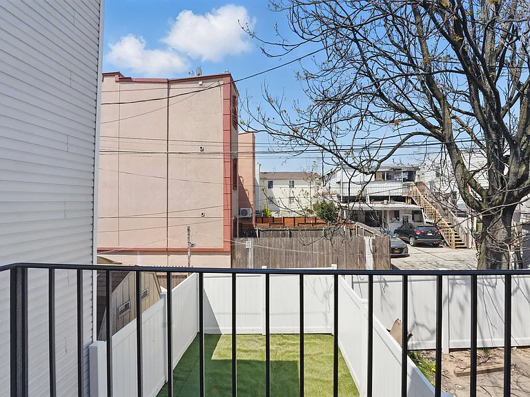 949 Summit Ave #2 — Photo 13