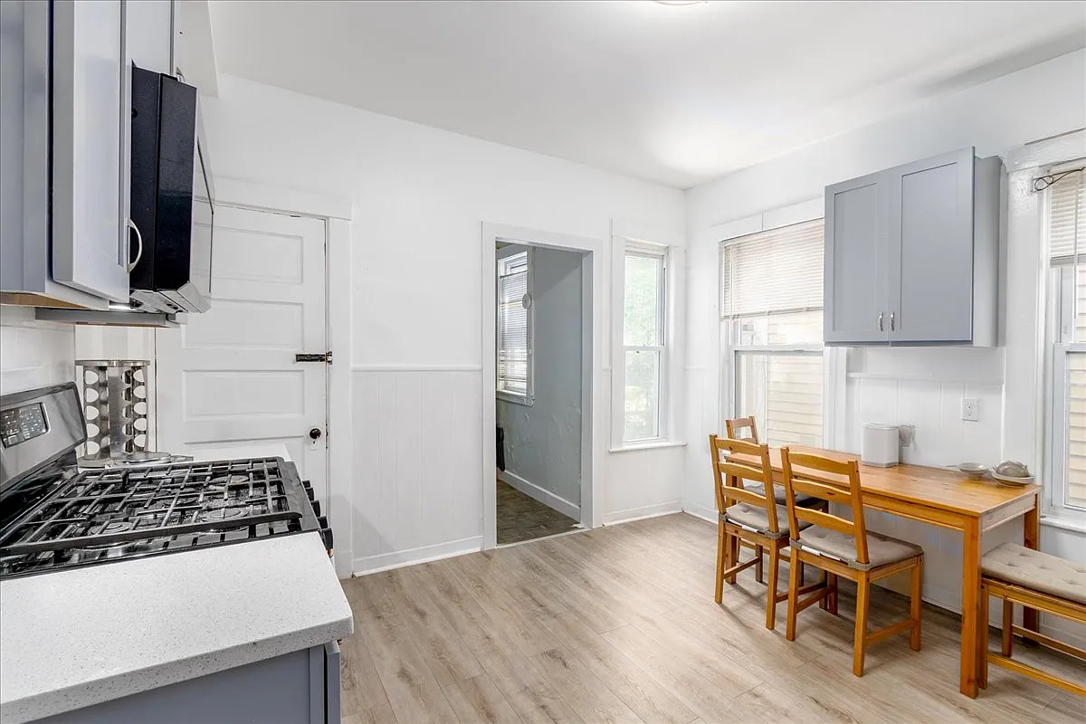 4 bed, 1200 sqft, $1,200 — Photo 2