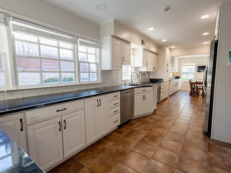 510 Berkeley Sq — Photo 3