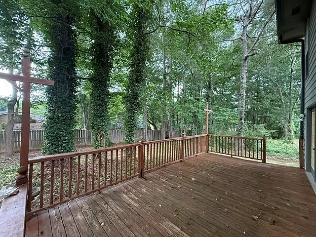 4 bed, 2.5 bath, 2232 sqft, $2,100 — Photo 4