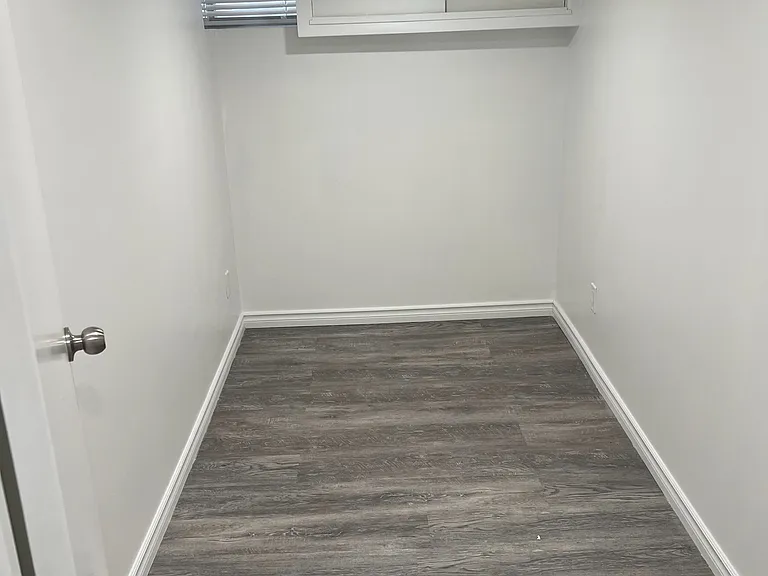 1389 Lansdowne Ave — Photo 6