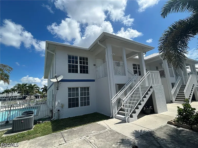 909 SW 47th Ter #201 — Photo 6
