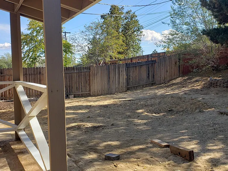 1055 Akard Dr — Photo 11