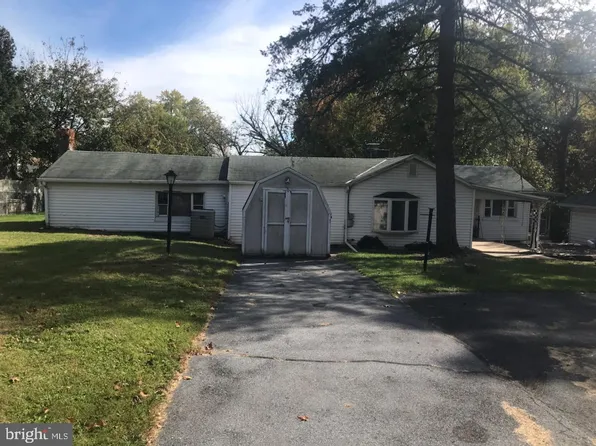 413 Mountain St, Enola, PA 17025