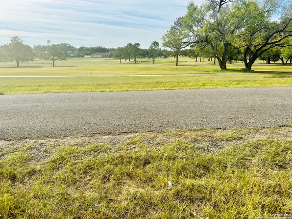 585 COUNTY ROAD 768, Devine, TX 78016