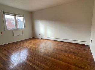 25-20 33rd St #2A, Astoria, NY 11102